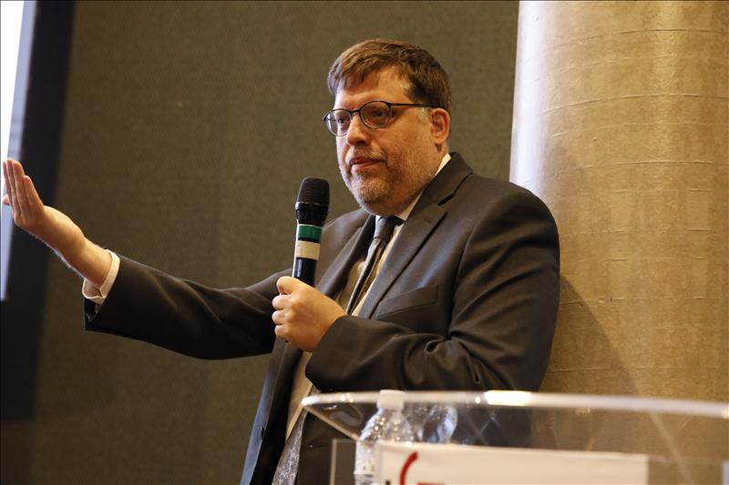 William Gilles, professor da Sorbonne (FRA)