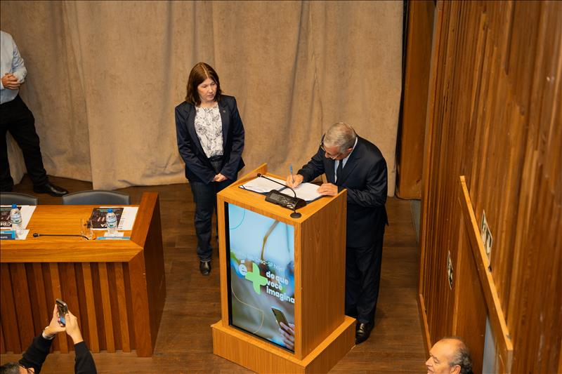 Momento da assinatura do Acordo. Foto: CREA/SP