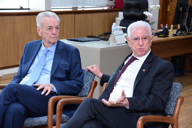 O Presidente do TCMSP, Conselheiro Domingos Dissei; e o Conselheiro do TCE-SP e Coordenador do IEG-M, Sidney Beraldo.